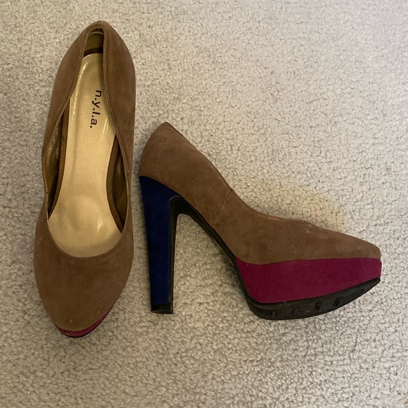N Y L A suede platform pumps size 9 - Picture 6 of 10